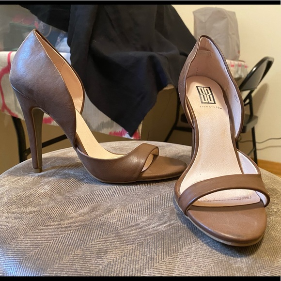 Heels - Picture 1 of 1